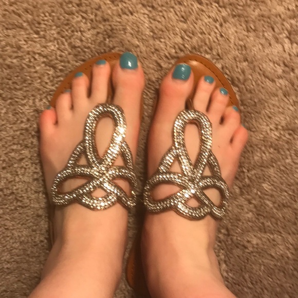 Cute, detailed sandals! - Picture 2 of 5
